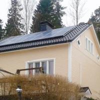 Aurinkosähkö Valhoja Salo. Toteutus 3.78 kw aurinkovoimala, 14 kpl Naps Solarin Value – aurinkopaneeleita ja Itävaltalainen Fronius Symo 4.5 inventteri.
